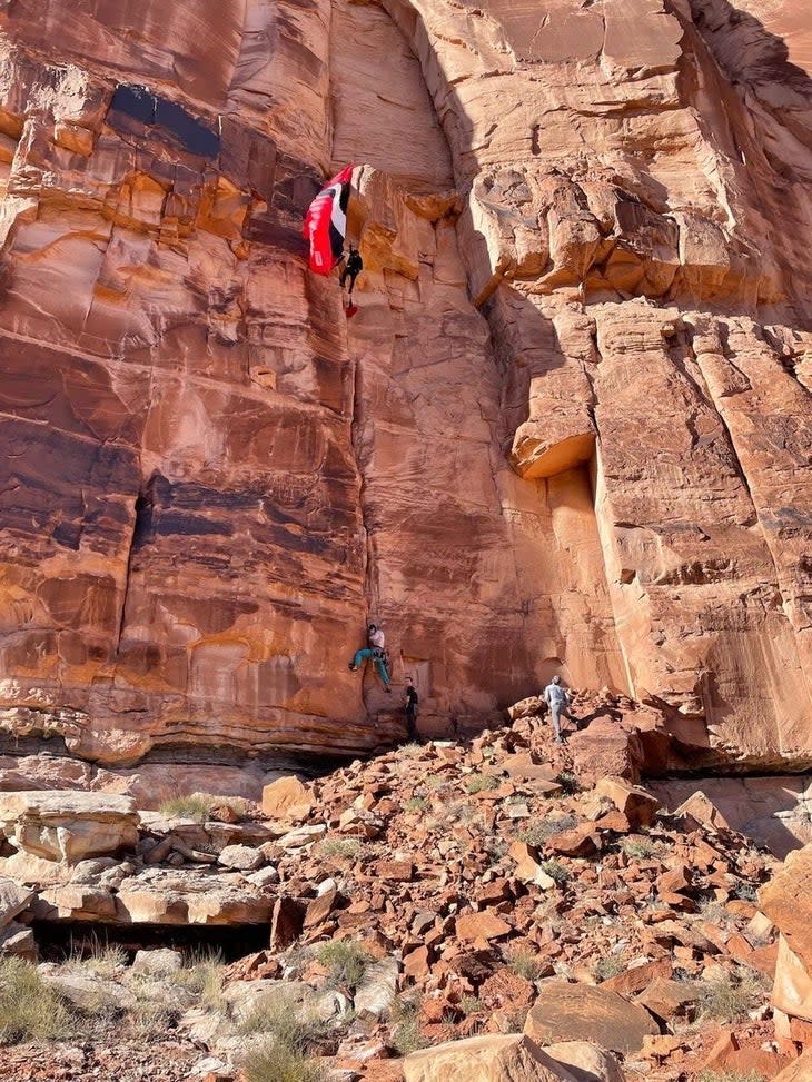 <span class="article__caption">For the first half of the climb, Barry wasn't even sure if the victim was alive. It wasn’t until she was about 40 feet off the deck that she saw he was breathing. </span> (Photo: Courtesy of River Barry)