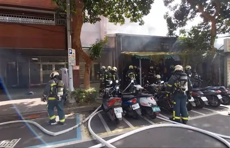 金山南路一段火警。（圖／翻攝畫面）