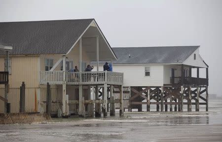 Tourists take photos of the surf from their beach houses during Hurricane Arthur, on the west end of Ocean Isle Beach, North Carolina July 3, 2014. REUTERS/Randall Hill