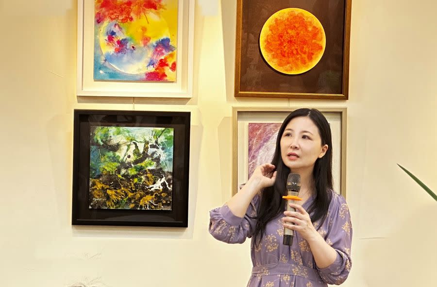 ▲高師大孫祖玉教授彩墨個展—2023「花神曲賦」開展(記者王雯玲翻攝)