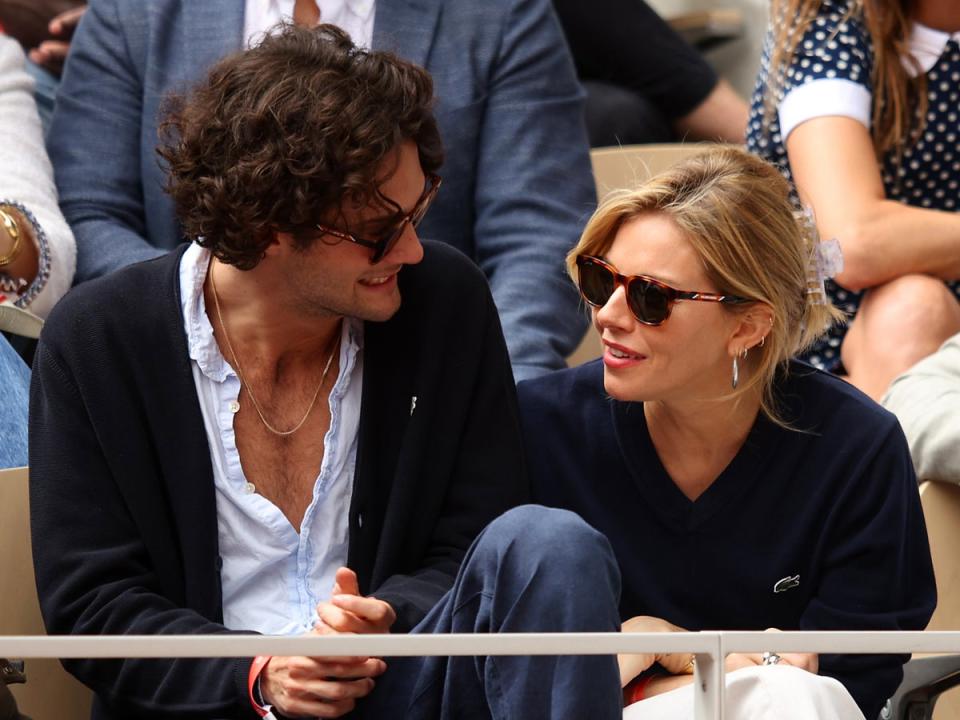 Sienna Miller with boyfriend Oli Green (Getty Images)