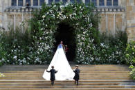 Meghan Markle y sus acompañantes llegan a la capilla de San Jorge en el castillo de Windsor, en Inglaterra. 19 de mayo de 2018. Ben Birchall/Pool vía REUTERS