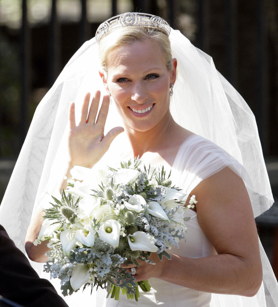 La tiara Griega fue la elección de Zara Phillips para su boda con Mike Tindall el 30 de julio de 2011. Se trata de un diseño de diamantes de Cartier que anteriormente pasó por las manos de Alicia de Battenberg, la reina Isabel y la princesa Ana. (Foto: Indigo / Getty Images)