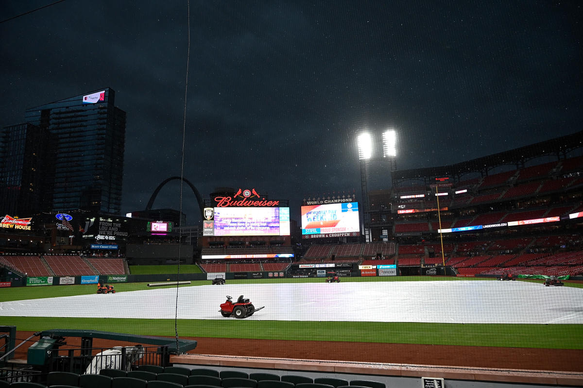 Sunday's Cubs-Cardinals game to start in rain delay: Here's what we know