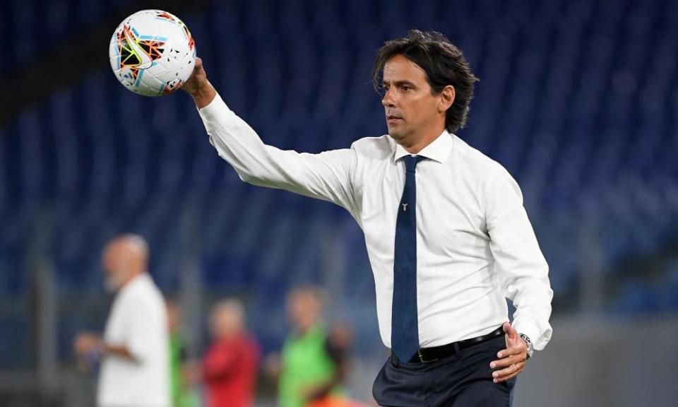 Lazio’s coach, Simone Inzaghi, returns the ball during Saturday’s defeat by Milan. He is refusing to give up on the title despite falling seven points behind Juventus.