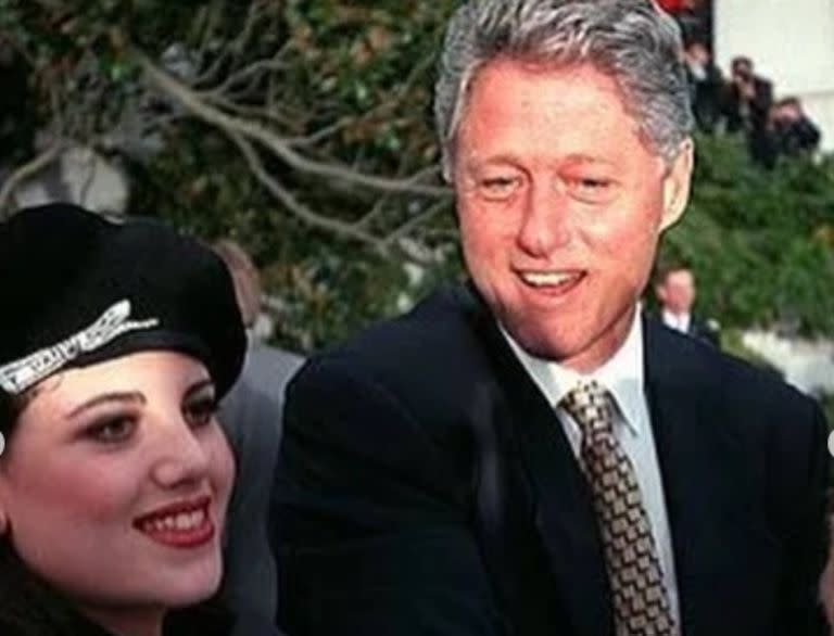 Lewinsky, junto al por entonces presidente estadounidense Bill Clinton