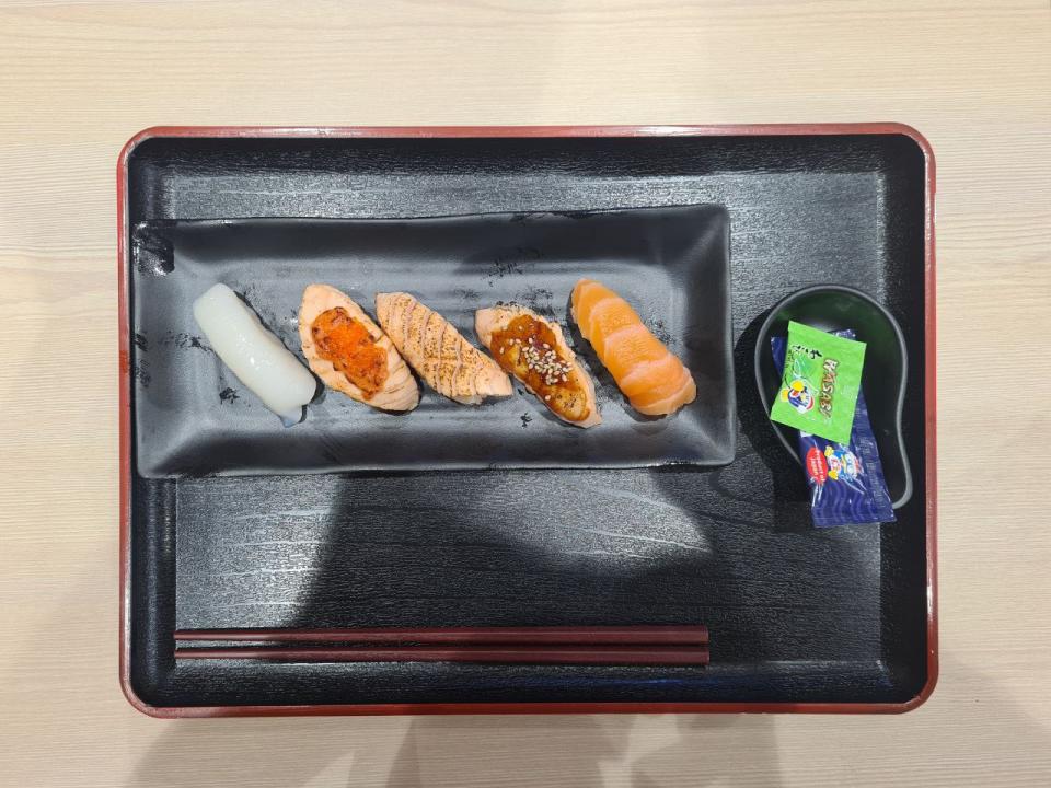 Don Don Donki - Salmon Sushi Set