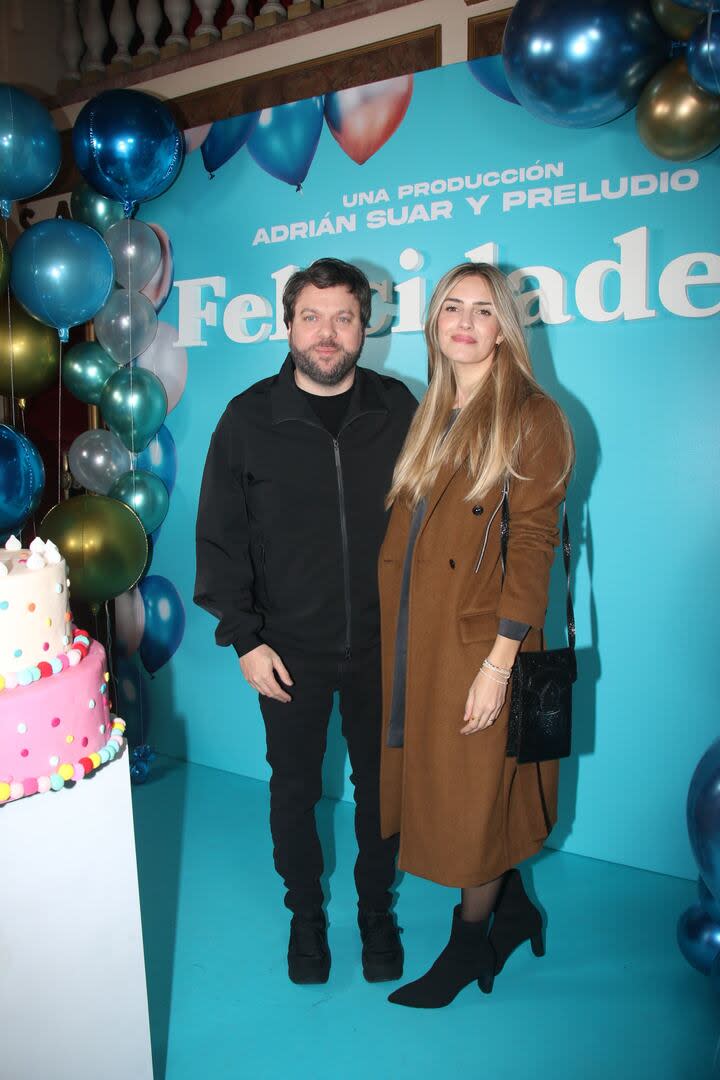 Guido Kaczka hizo un alto en su apretada agenda y fue hasta El Nacional con Soledad Rodríguez, su mujer, para disfrutar de una noche en pareja