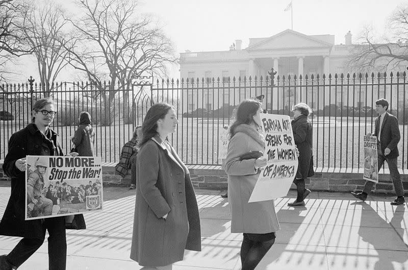 Protesters against the Vietnam War demonstrate in front of the White House