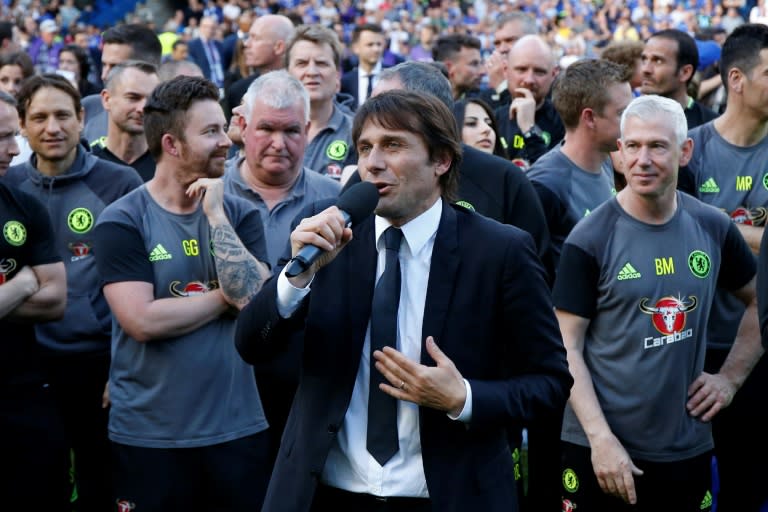 Chelsea's head coach Antonio Conte (C) talks during the presentation ceremony for the English Premier League trophy at the end of the Premier League football match between Chelsea and Sunderland at Stamford Bridge in London on May 21, 2017