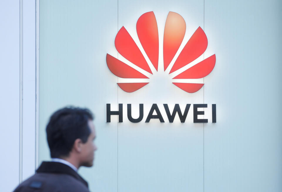 The logo of Huawei is seen in Davos, Switzerland Januar 22, 2020.  REUTERS/Arnd Wiegmann