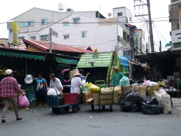 台南垃圾車行動app已正式上線，民眾可透過手機定位不，查詢附近清運點清運時間   圖：取自台南市議會