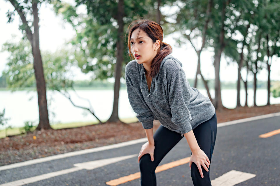 台北馬拉松後身體好痠痛！賽後該怎麼恢復？吃魚油可以加速身體修補。（Getty Images）