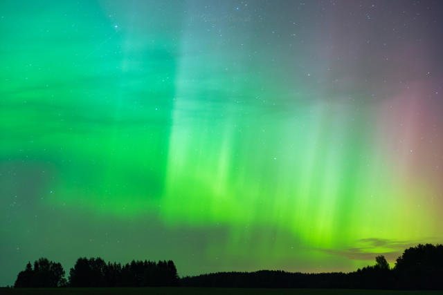 Geomagnetic storm slams into Earth, triggering vivid Northern Lights display