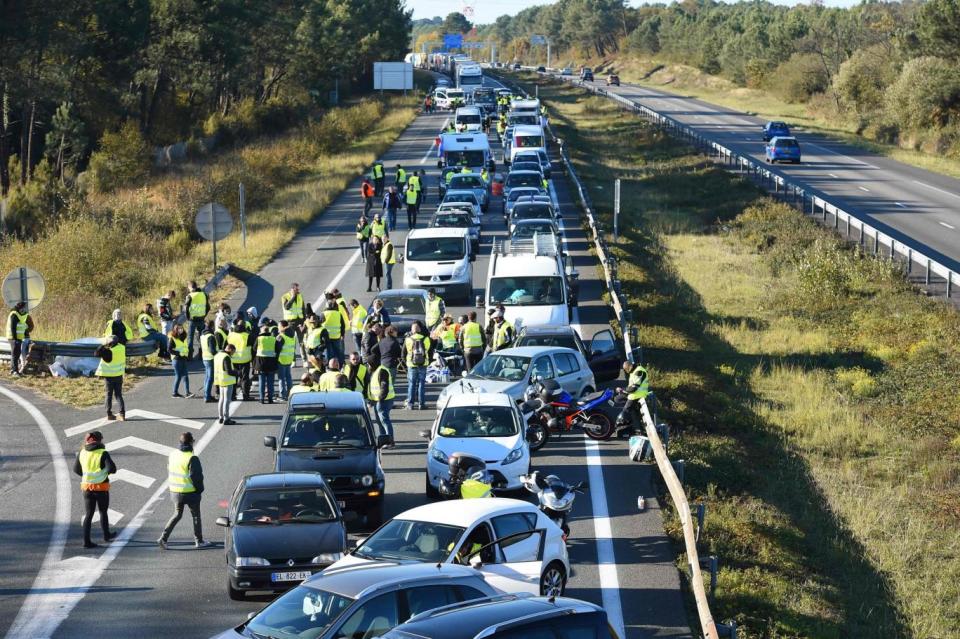 People block the A63 highway in Canejan, near Bordeaux, on Sunday (AFP/Getty Images)