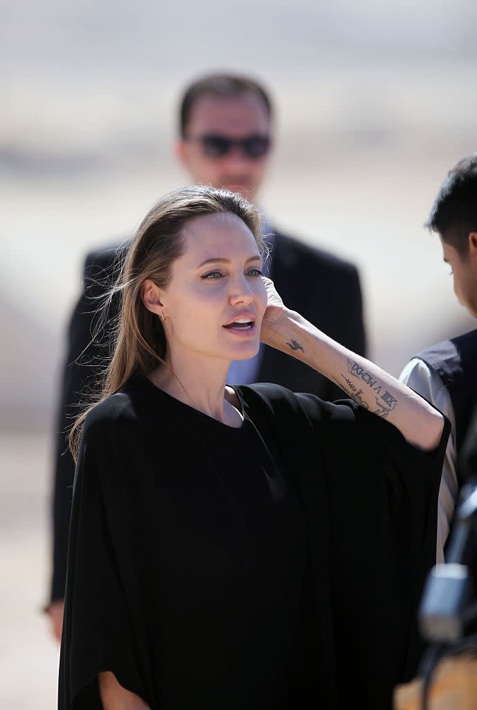 2016 : Stressée par son divorce avec Brad Pitt, Angelina Jolie serait accro à la cigarette. Suite au blanchiment de Brad Pitt concernant d’éventuelles violences à l’égard de leur fils Maddox, l’actrice se nourrirait de moins en moins. Elle aurait déjà perdu 10 kg depuis septembre. (photo : Gettyimages)