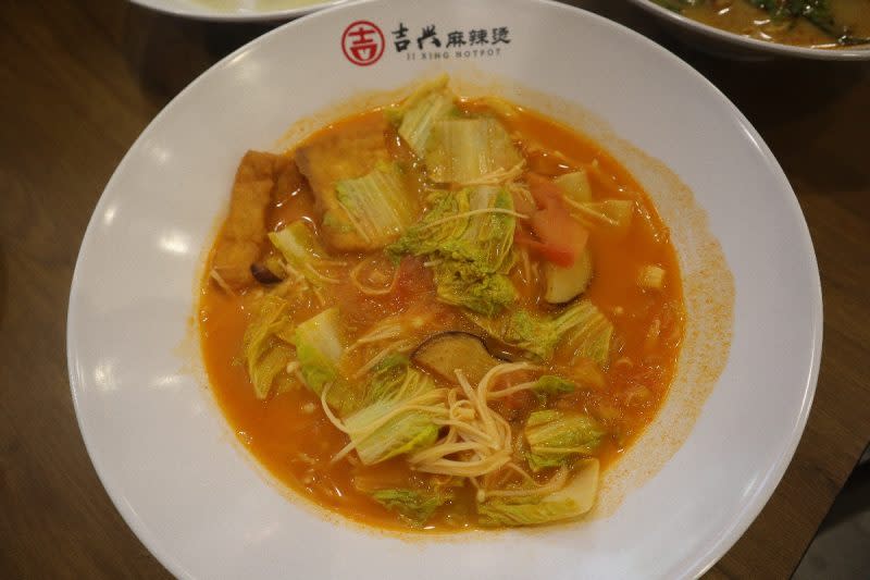 ji xing hot pot - tomato soup