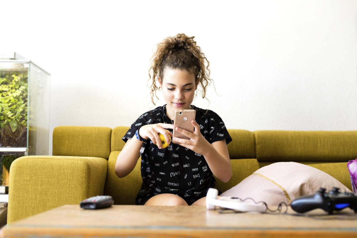 A new report has revealed most children have a mobile phone by the age of 7 [Photo: Getty]