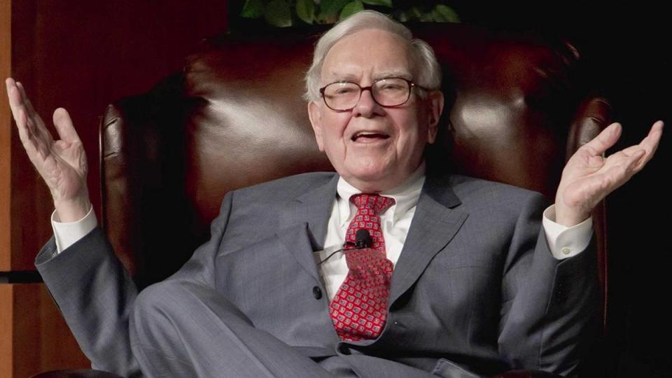 Warren Buffett aseguró que Berkshire Hathaway pagó US$32.000 millones en impuestos durante la última década. Foto: American Enterprise Institute