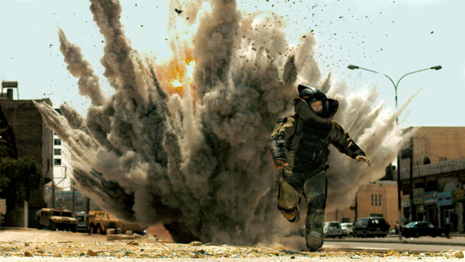 The Hurt Locker (2008): Para algunos la Guerra sólo es territorio masculino y puede ser reflejada por ese mismo sexo. Que sorpresa se habrán llevado al enterarse que la directora de este filme es Kathryn Bigelow, la primera mujer que obtuvo un Premio Oscar como mejor realizadora por esta obra.