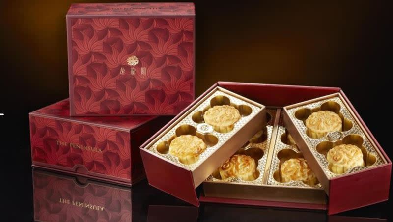 上海半島酒店推出茅台口味的月餅，8顆要價台幣七千元，相當豪奢。（圖／翻攝自上海半島酒店官網）