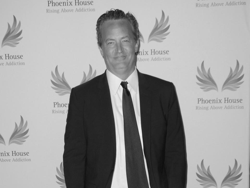 Matthew Perry war am Samstag tot in seinem Haus in der Nähe von Los Angeles aufgefunden worden. (Bild: Birdie Thompson/AdMedia/ImageCollect)