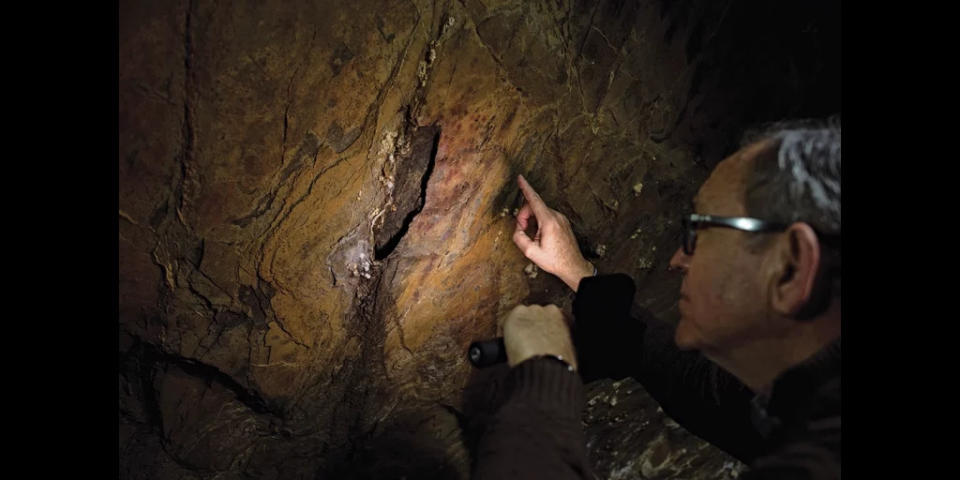 Talentosos. Creadas antes de la llegada de los humanos modernos a Europa, es muy posible que las pinturas rupestres de la cueva de Ardales, España, fueran obra de neandertales. (Jorge Guerrero / AFP)