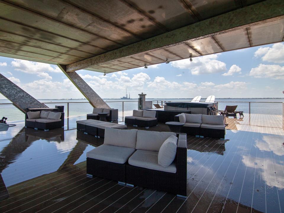 floating mansion yacht