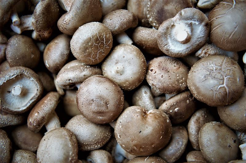 香菇含有香蕈多醣體，能有效抑制癌細胞生長。（圖／翻攝自pixabay）