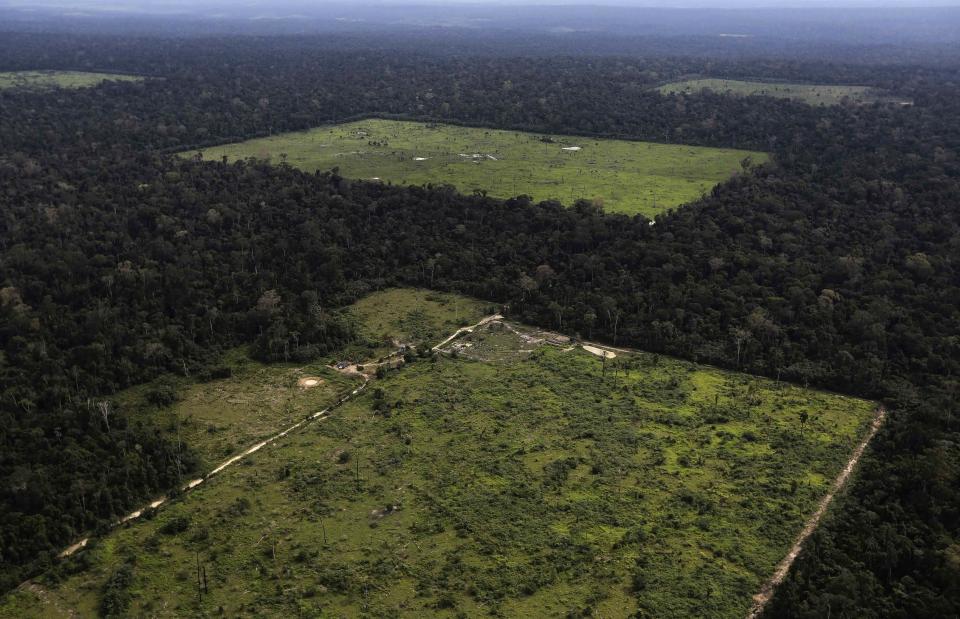 An aerial view shows a tract of Amazon rainforest which has been cleared by loggers and farmers for agriculture near the city of Santarem, Para state in this April 20, 2013 file photo. To match Special Report BRAZIL-DEFOREST/ REUTERS/Nacho Doce/Files (BRAZIL - Tags: ENVIRONMENT CRIME LAW POLITICS BUSINESS)