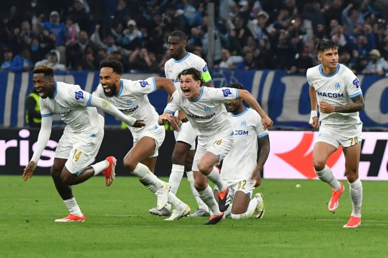L'explosion de joie des joueurs de Marseille après l'élimination aux tirs au but du Benfica Lisbonne le 18 avril 2024 au stade Vélodrome à Marseille (Sylvain THOMAS)