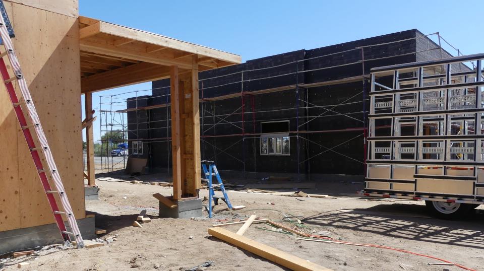 The construction of Dairy Queen, right, and Rosa Maria’s Mexican Restaurant on the southwest corner of Bear Valley and Cypress roads in Hesperia.