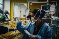 El 20% de las operaciones previstas para las próximas semanas en los hospitales públicos de París han sido reprogramadas. (Foto: Lucas Barioulet / AFP / Getty Images).