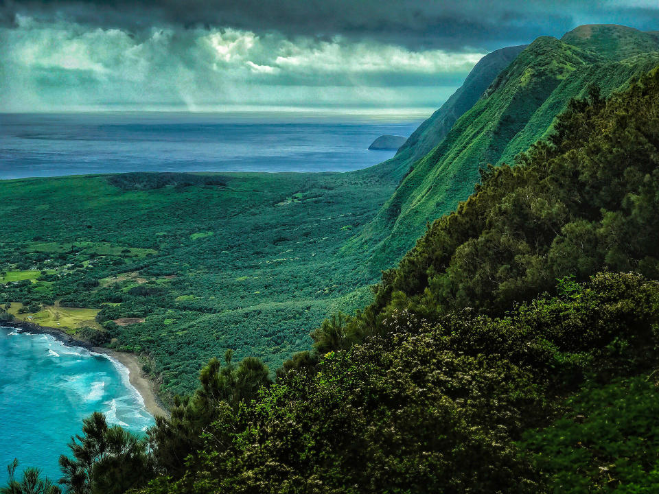 <p>“Desde sus impresionantes rutas de senderismo hasta los atrevidos deportes acuáticos, Hawái ofrece una gran aventura”, señalan desde EliteSingles. (Foto: Pixabay / <a rel="nofollow noopener" href="https://pixabay.com/photos/molokaii-hawaii-hawaiian-2391242/" target="_blank" data-ylk="slk:pbziegler;elm:context_link;itc:0;sec:content-canvas" class="link ">pbziegler</a>). </p>