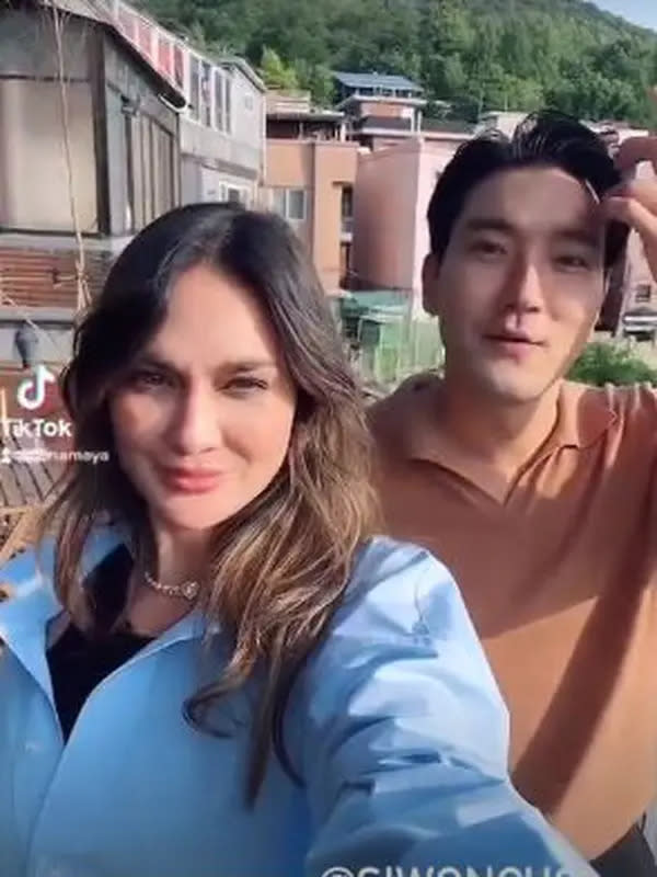 7 Potret Luna Maya Disambut Hangat oleh Super Junior Sivon, Hingga Netizen Menjadi Terkenal