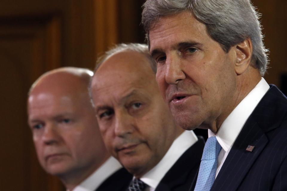 U.S. Secretary of State John Kerry (R), British Foreign Secretary William Hague (L) and French Foreign Minister Laurent Fabius attend a news conference after a meeting on Syria conflict at the Quai d'Orsay ministry in Paris September 16, 2013. The United States, Britain, France and Russia agree Syria must face consequences if it does not fully comply with a U.N. resolution to ensure a handover of its chemical weapons, Kerry said on Monday. REUTERS/Charles Platiau (FRANCE - Tags: POLITICS CONFLICT)
