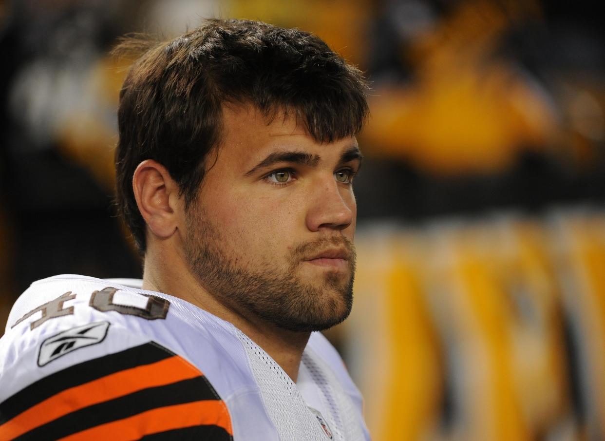 PITTSBURGH - DECEMBER 8:  Running back Peyton Hillis #40 of the Cleveland Browns looks on from the sideline during a game against the Pittsburgh Steelers at Heinz Field on December 8, 2011 in Pittsburgh, Pennsylvania.  The Steelers defeated the Browns 14-3.  (Photo by George Gojkovich/Getty Images)