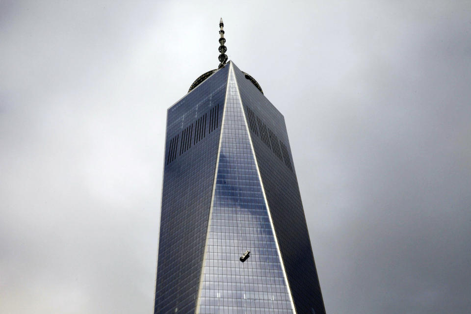 Stranded window washers hang on the side of 1 World Trade Center in New York November 12, 2014. New York City firefighters rescued the two window washers on Wednesday who had been trapped for two hours on broken scaffolding dangling outside the 69th floor of New York's tallest skyscraper, local officials said. REUTERS/Mike Segar (UNITED STATES - Tags: DISASTER TPX IMAGES OF THE DAY)
