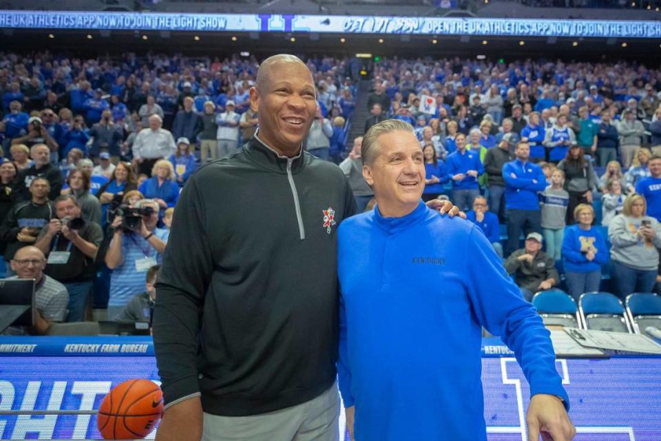 Kentucky coach John Calipari greeted Louisville head man Kenny Payne before the teams played last season at Rupp Arena. Payne was an assistant on Calipari’s UK coaching staff from 2010 through 2020.