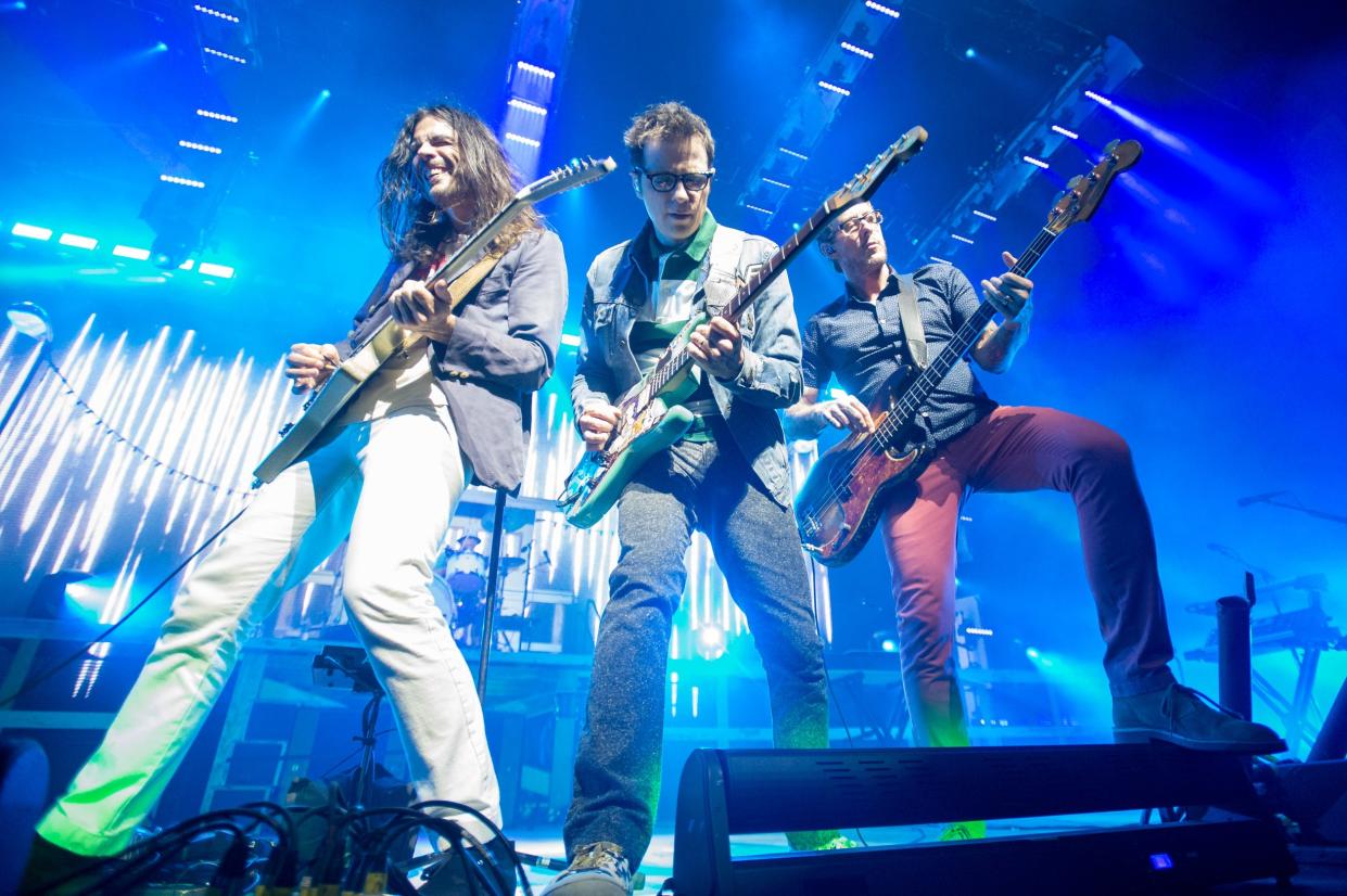 Weezer Announces <i>SZNZ</i> Broadway Residency, Release Summer EP