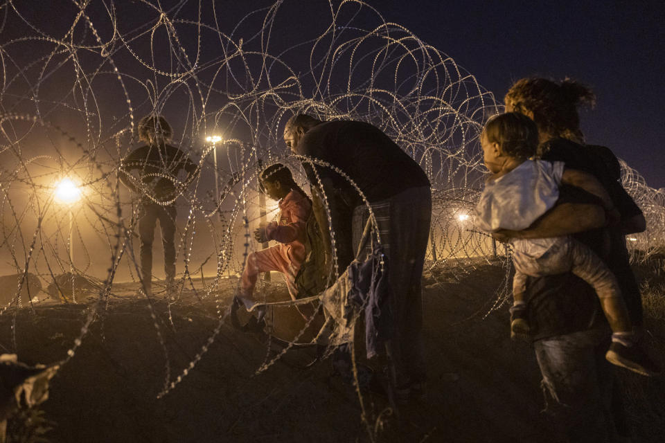 Immigrant families cross into the United States from Mexico to seek asylum on May 8, 2023 in El Paso, Texas.  (John Moore / Getty Images file)