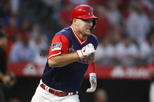 Mike Trout visits New Jersey family after they lost home in a