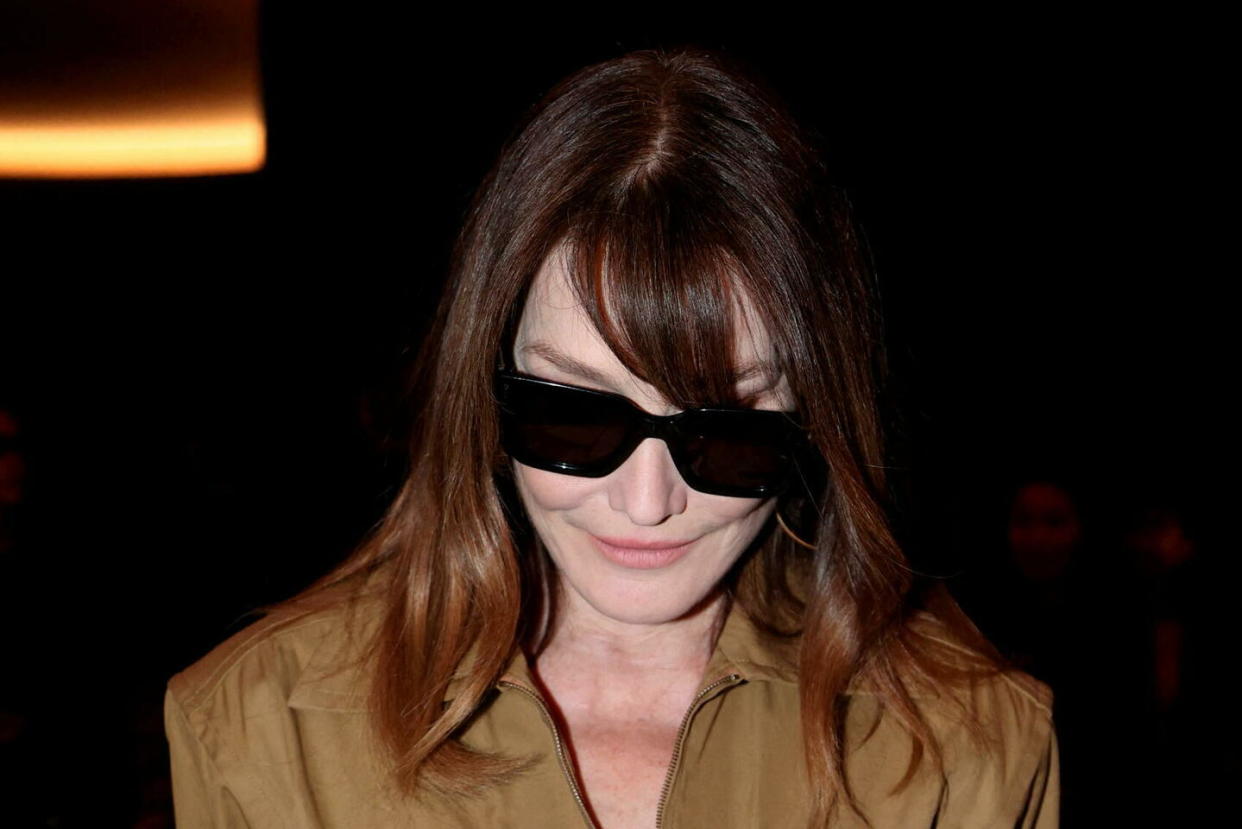 Carla Bruni assiste au défilé Saint Laurent Womenswear automne-hiver 2024-2025 dans le cadre de la semaine de la mode, le 27 février 2024 à Paris.  - Credit:Domine Jerome / Domine Jerome/ABACA