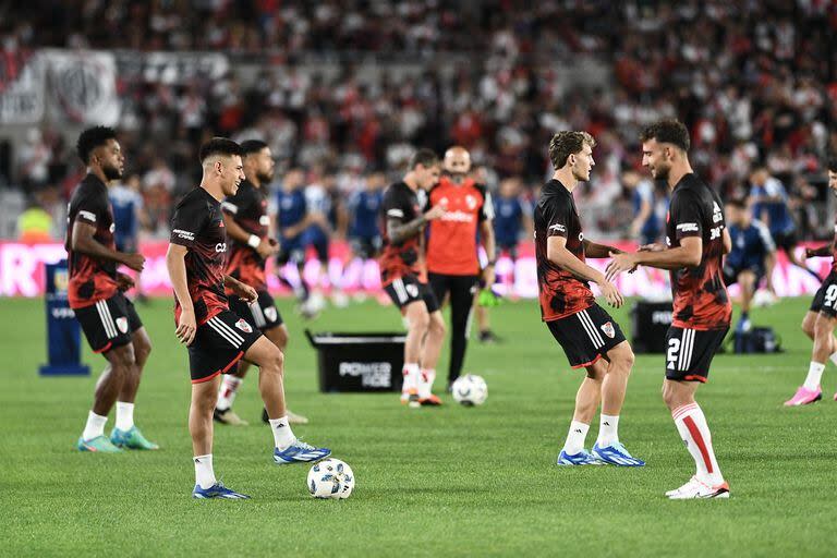 Jugadores de River antes de un partido en el Monumental, que podría ser sede de la final de la Libertadores