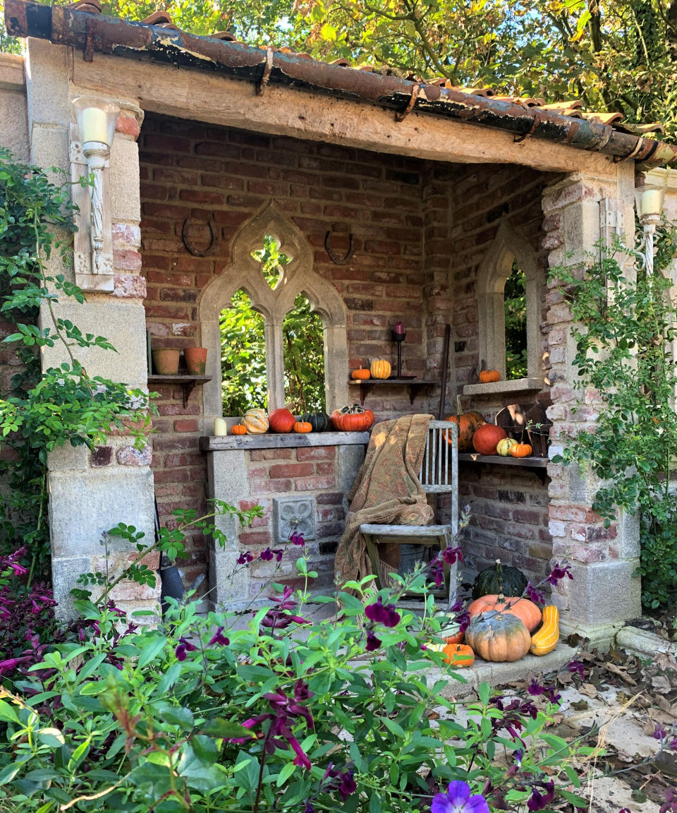 21. Consider a potting shelter