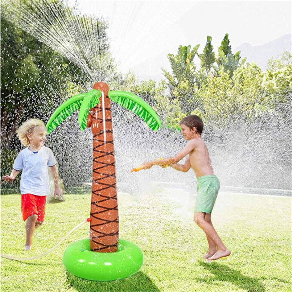 Inflatable Palm Tree Sprinkler (Amazon / Amazon)