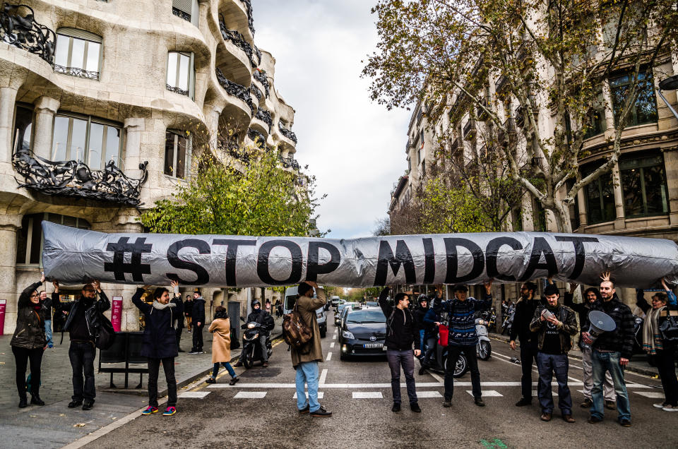 Protestas en Barcelona contra el MidCat en 2017. Foto: Paco Freire/SOPA Images/LightRocket via Getty Images.