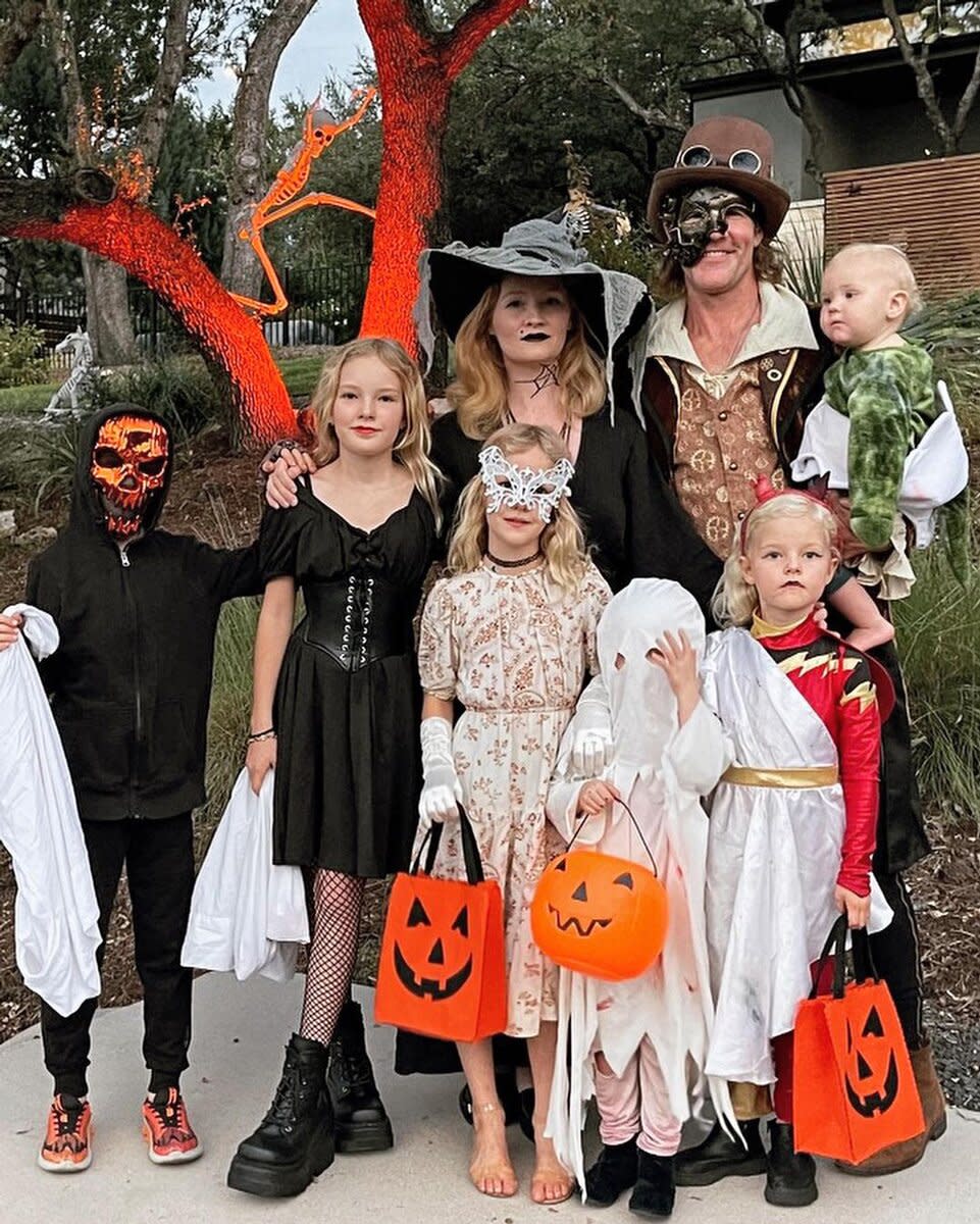James Van Der Beek Jokes About HIs Kids' 'Ad-Libbed' Halloween Costumes 'Moments Before Leaving'
