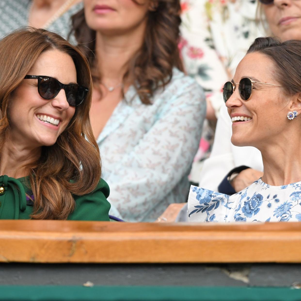  Pippa Middleton and Kate Middleton. 