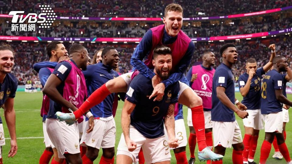 法國隊於賽後慶祝勝利。（圖／達志影像路透）